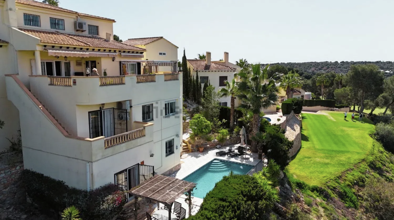 Villa for Sale in Villamartin, Alicante