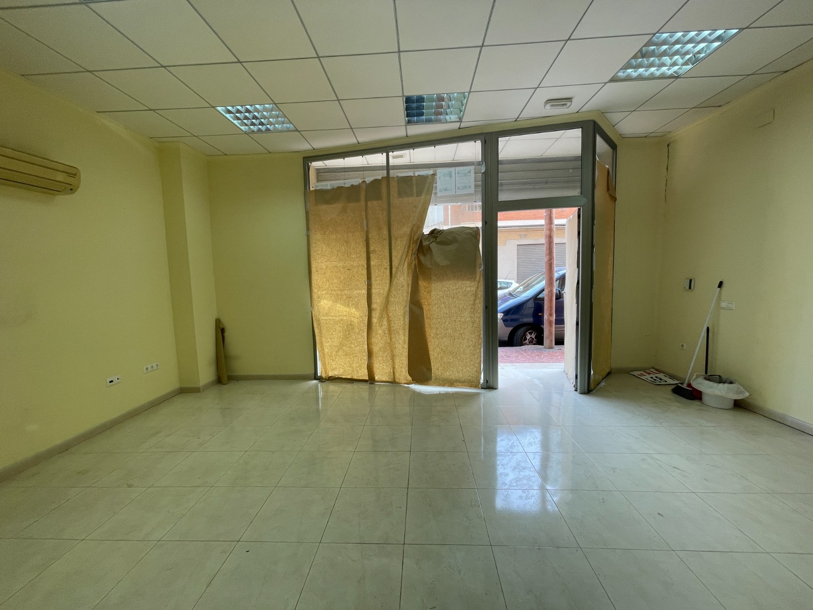 Commercial for Sale in Guardamar del Segura, Alicante