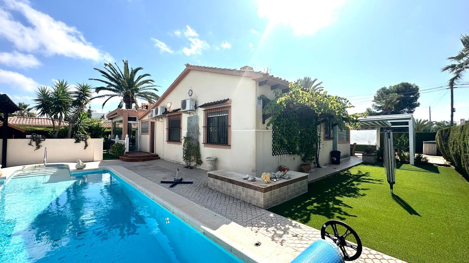 3-1 Villa for Sale in Cabo Roig, Alicante