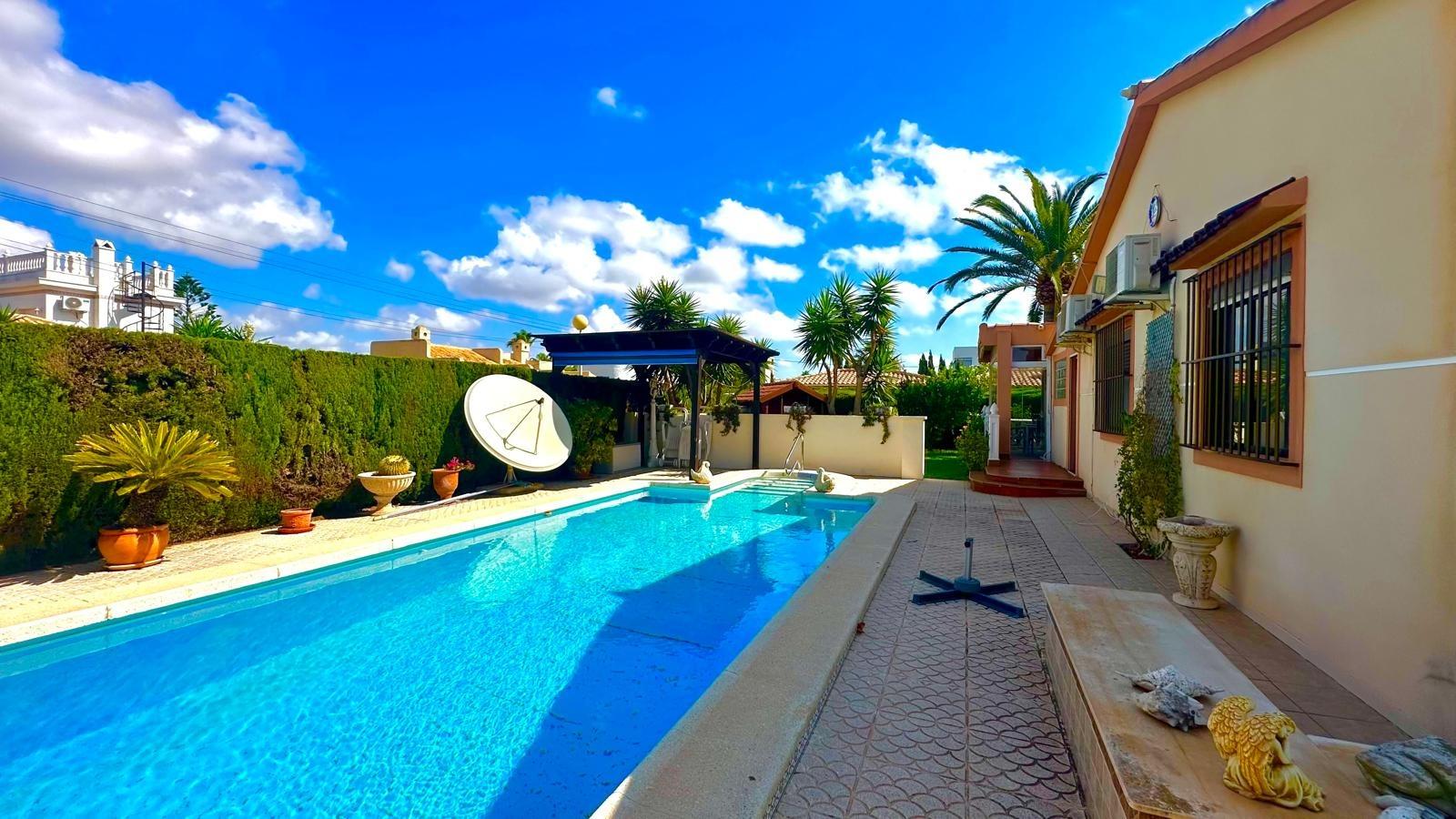 Villa for Sale in Cabo Roig, Alicante