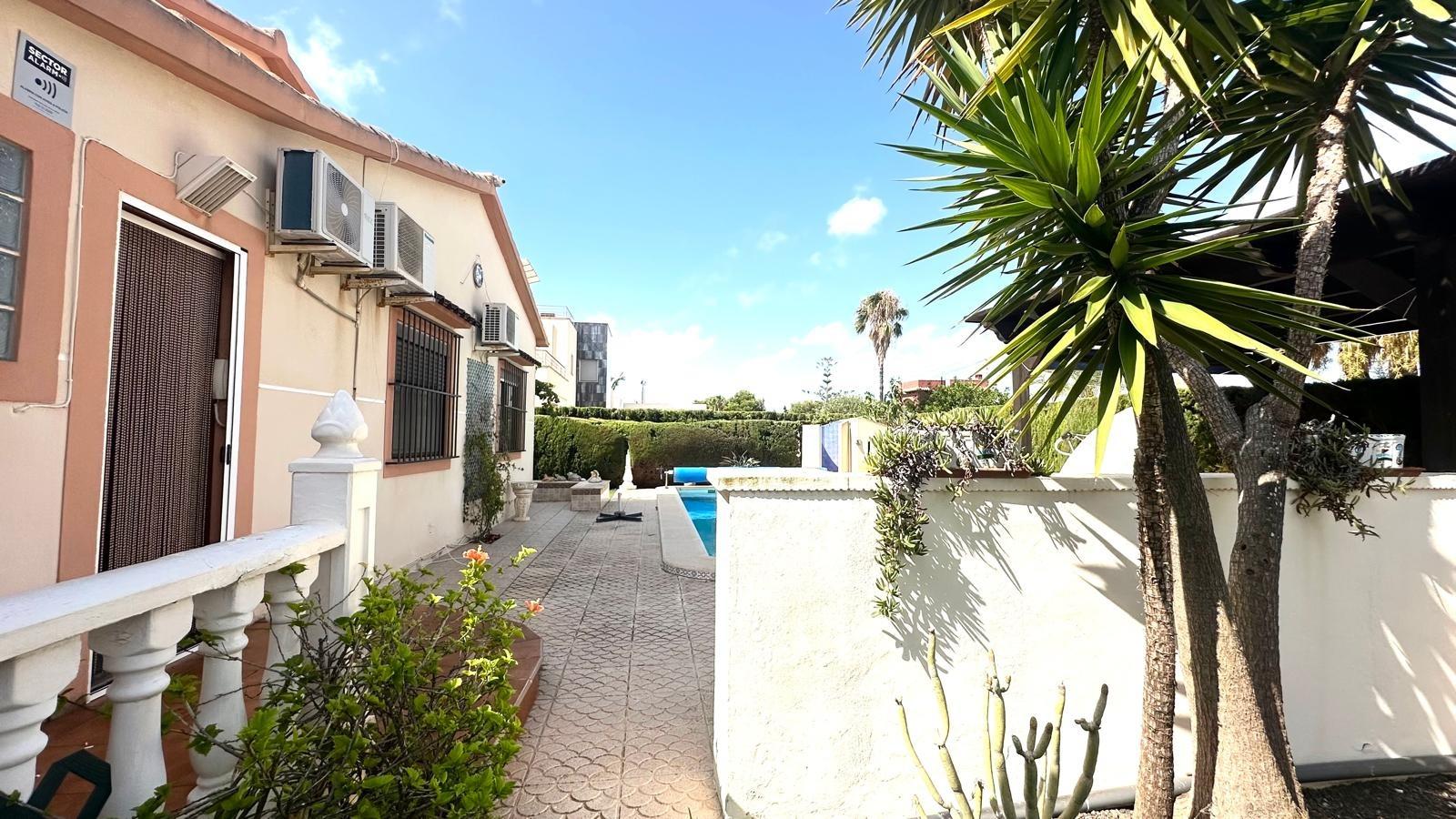 Villa for Sale in Cabo Roig, Alicante