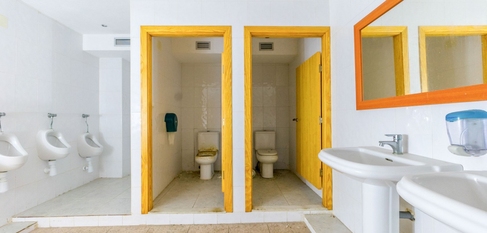 Commercial for Sale in Torrevieja, Alicante