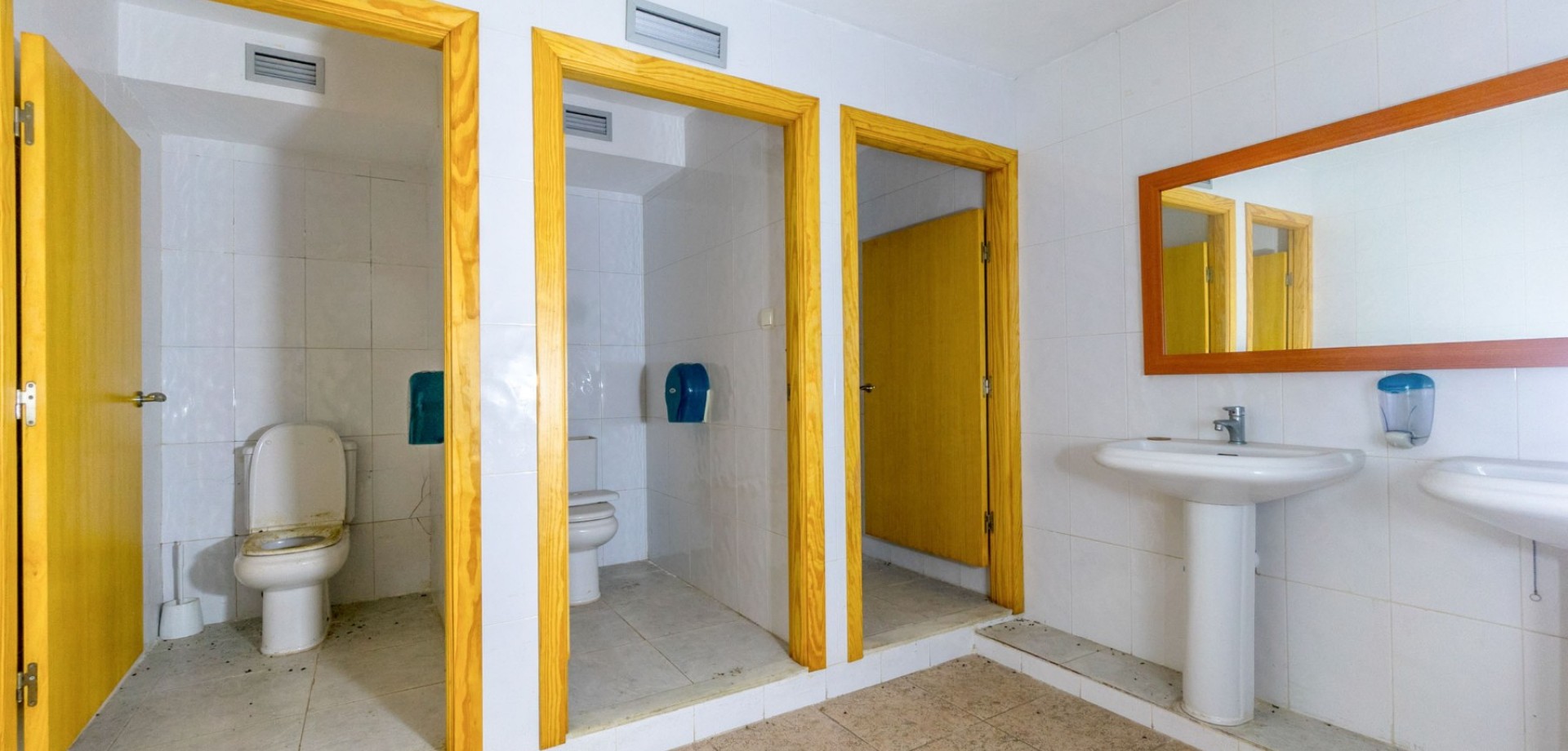 Commercial for Sale in Torrevieja, Alicante