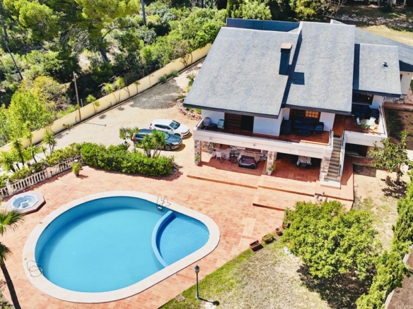 Villa for Sale in la Nucia, Alicante