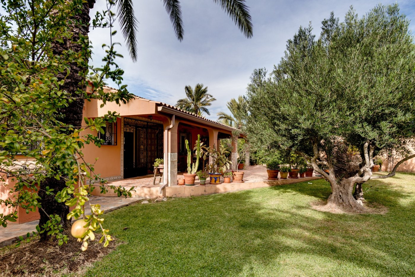 Villa for Sale in Torrevieja, Alicante