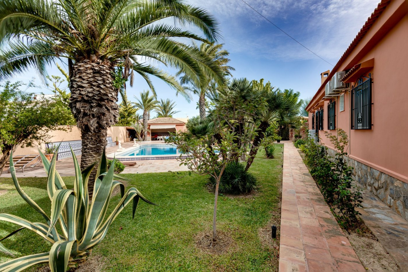 Villa for Sale in Torrevieja, Alicante