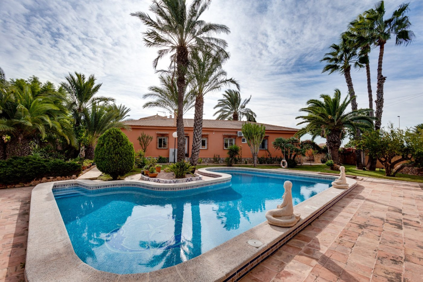 Villa for Sale in Torrevieja, Alicante