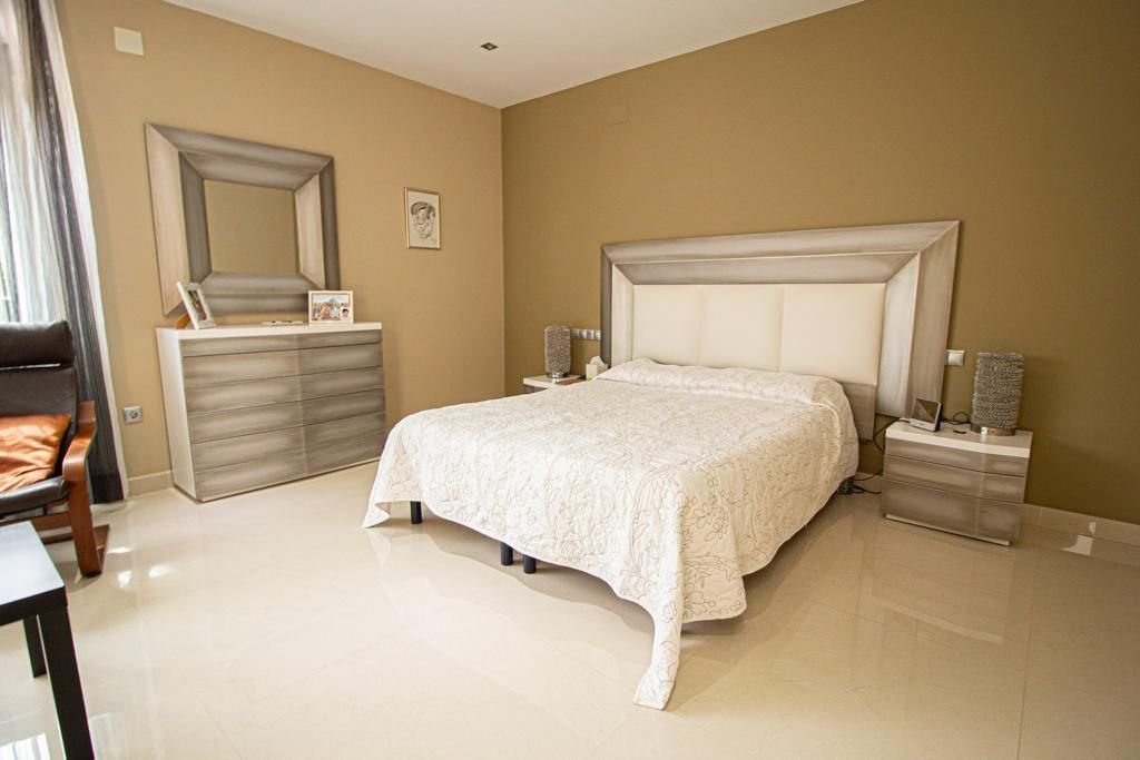 Villa for Sale in Alfas del Pi, Alicante