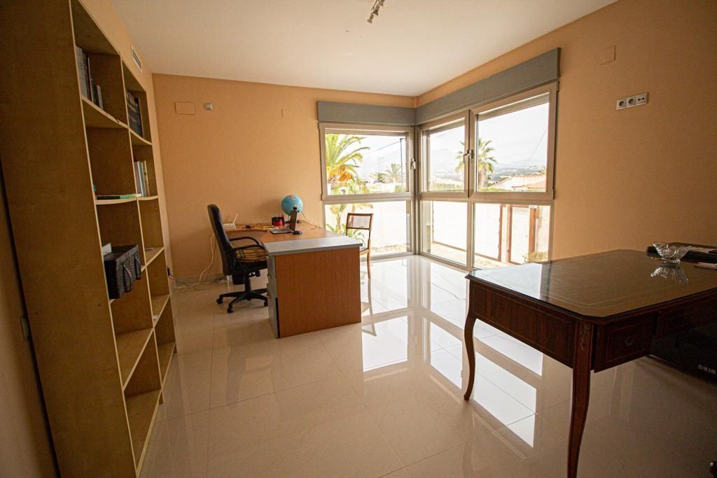 Villa for Sale in Alfas del Pi, Alicante