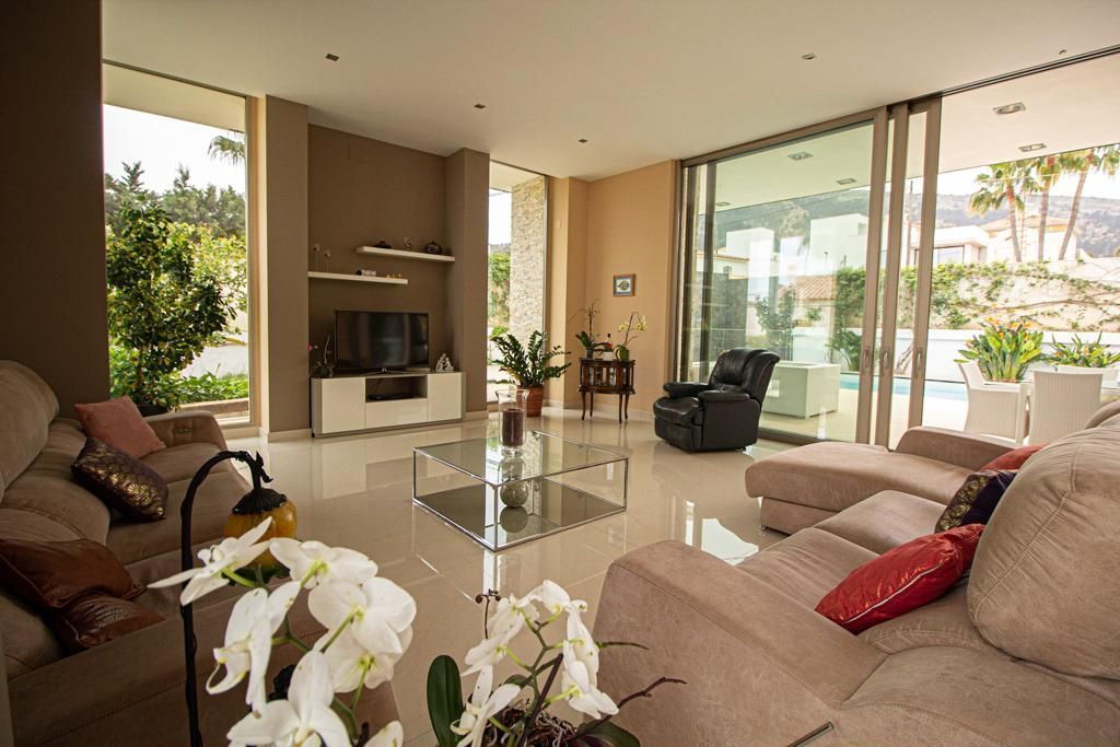Villa for Sale in Alfas del Pi, Alicante