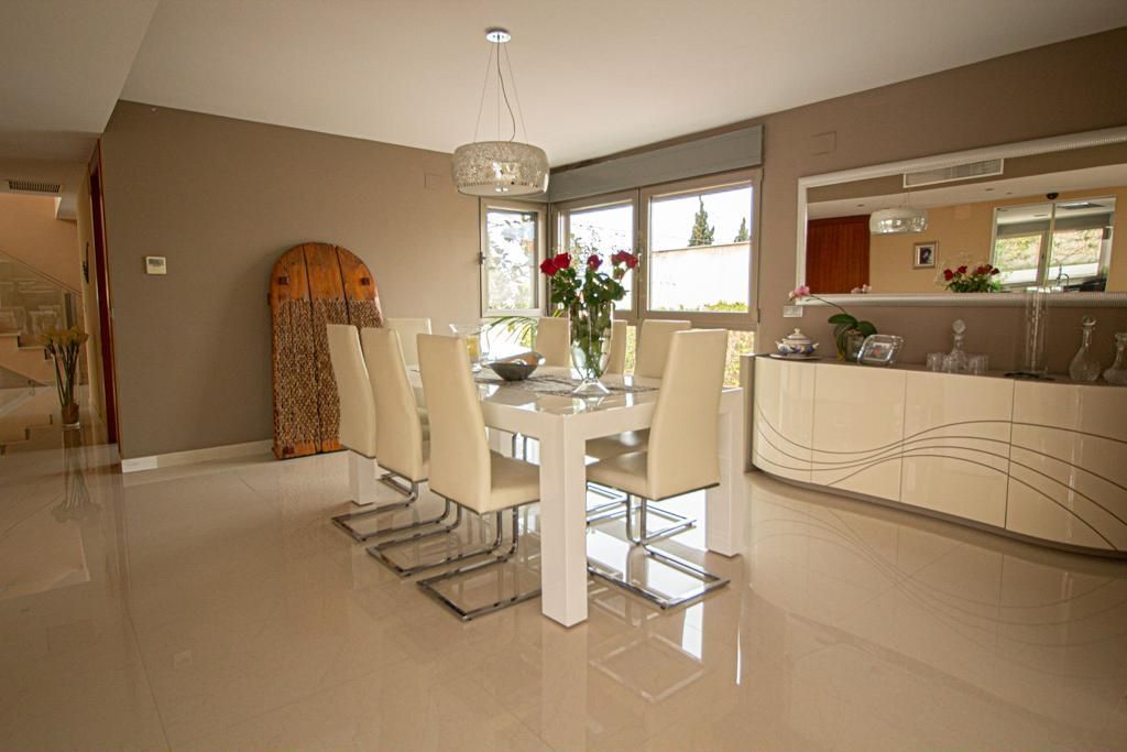 Villa for Sale in Alfas del Pi, Alicante
