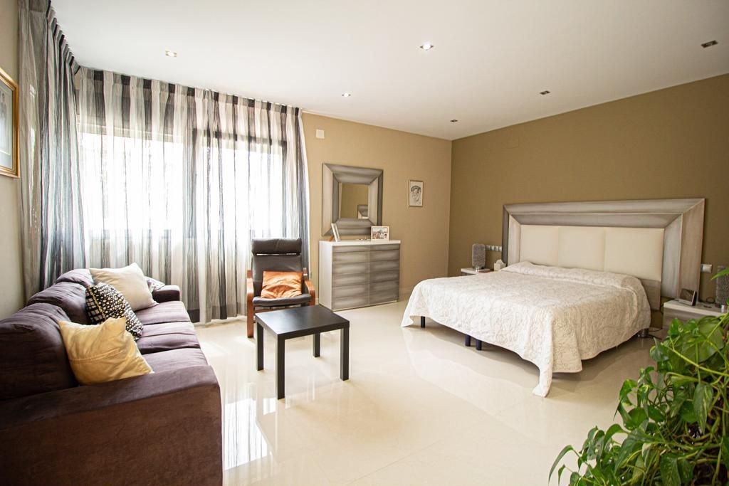 Villa for Sale in Alfas del Pi, Alicante