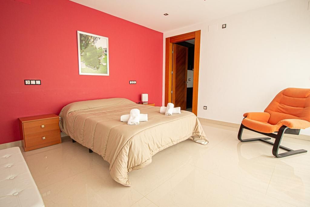 Villa for Sale in Alfas del Pi, Alicante