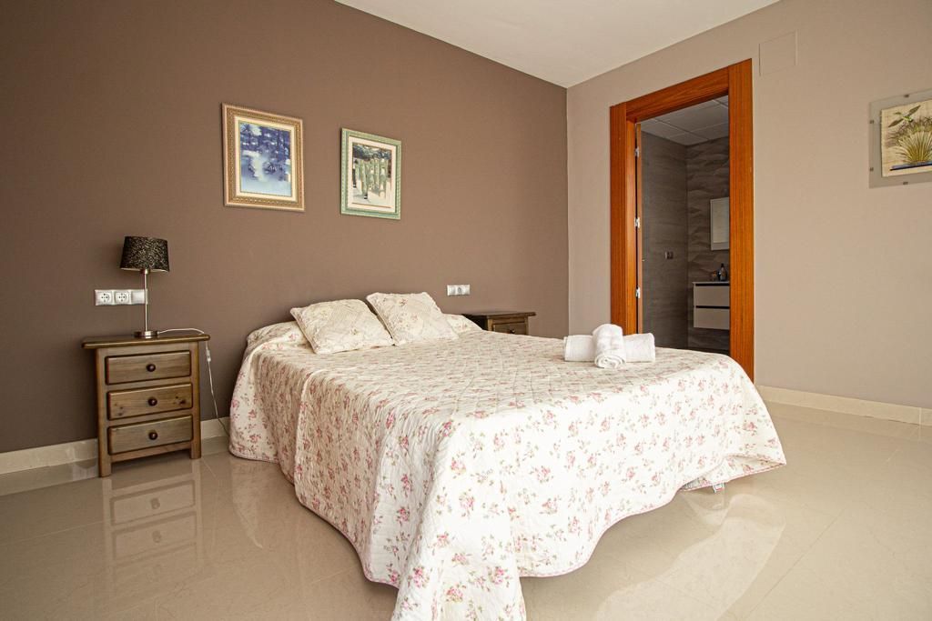 Villa for Sale in Alfas del Pi, Alicante