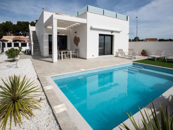 Villa for Sale in Pinar de Campoverde, Alicante