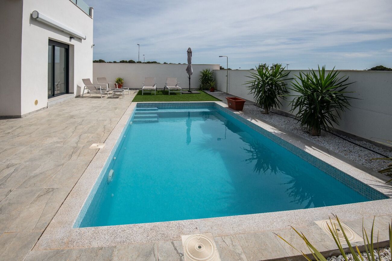 Villa for Sale in Pinar de Campoverde, Alicante