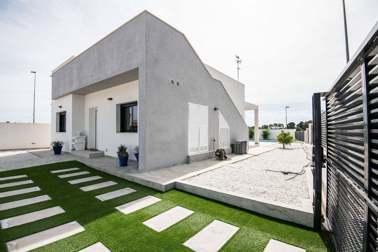 Villa for Sale in Pinar de Campoverde, Alicante