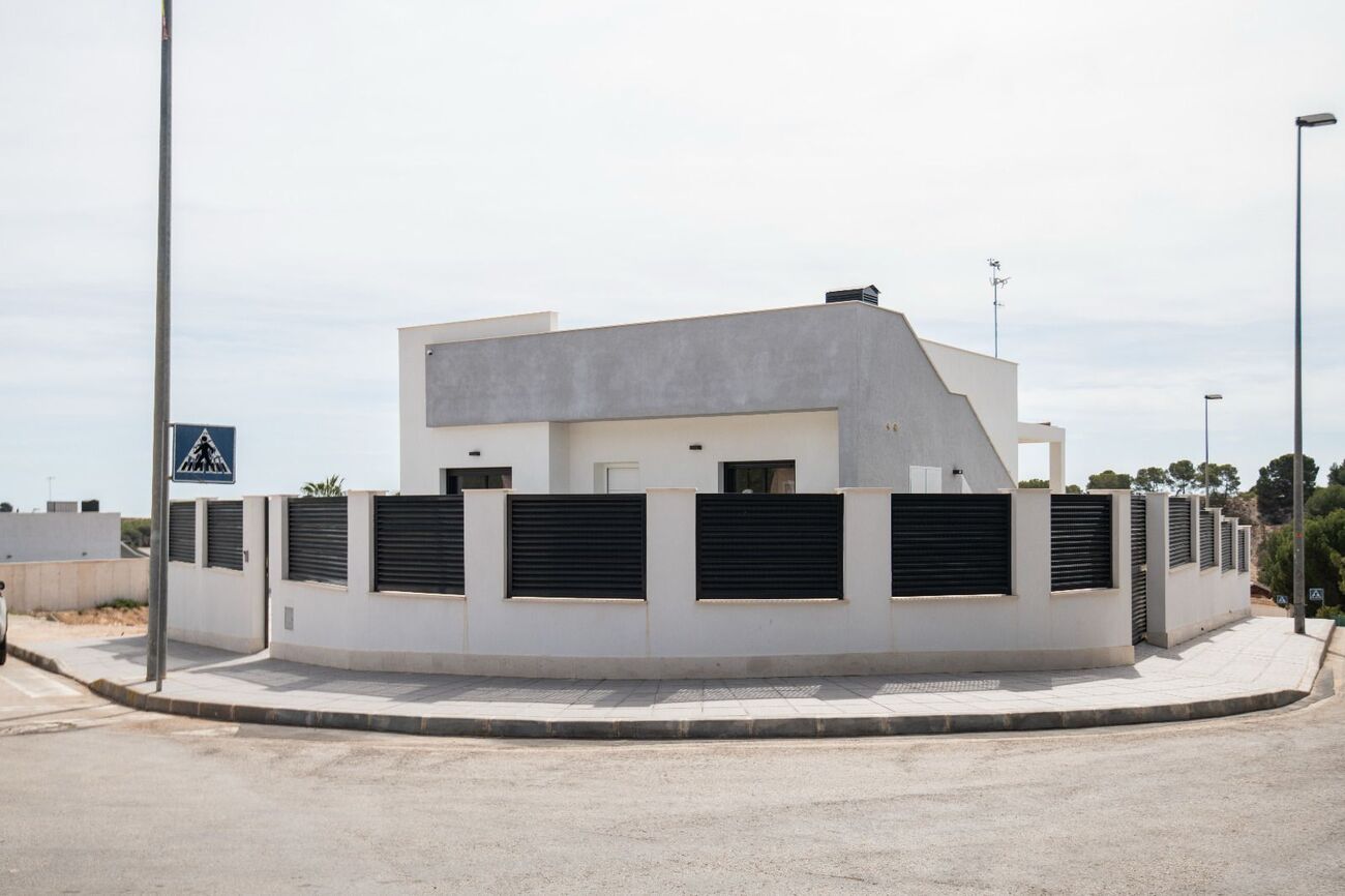 Villa for Sale in Pinar de Campoverde, Alicante