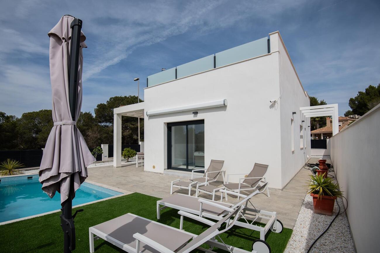 Villa for Sale in Pinar de Campoverde, Alicante