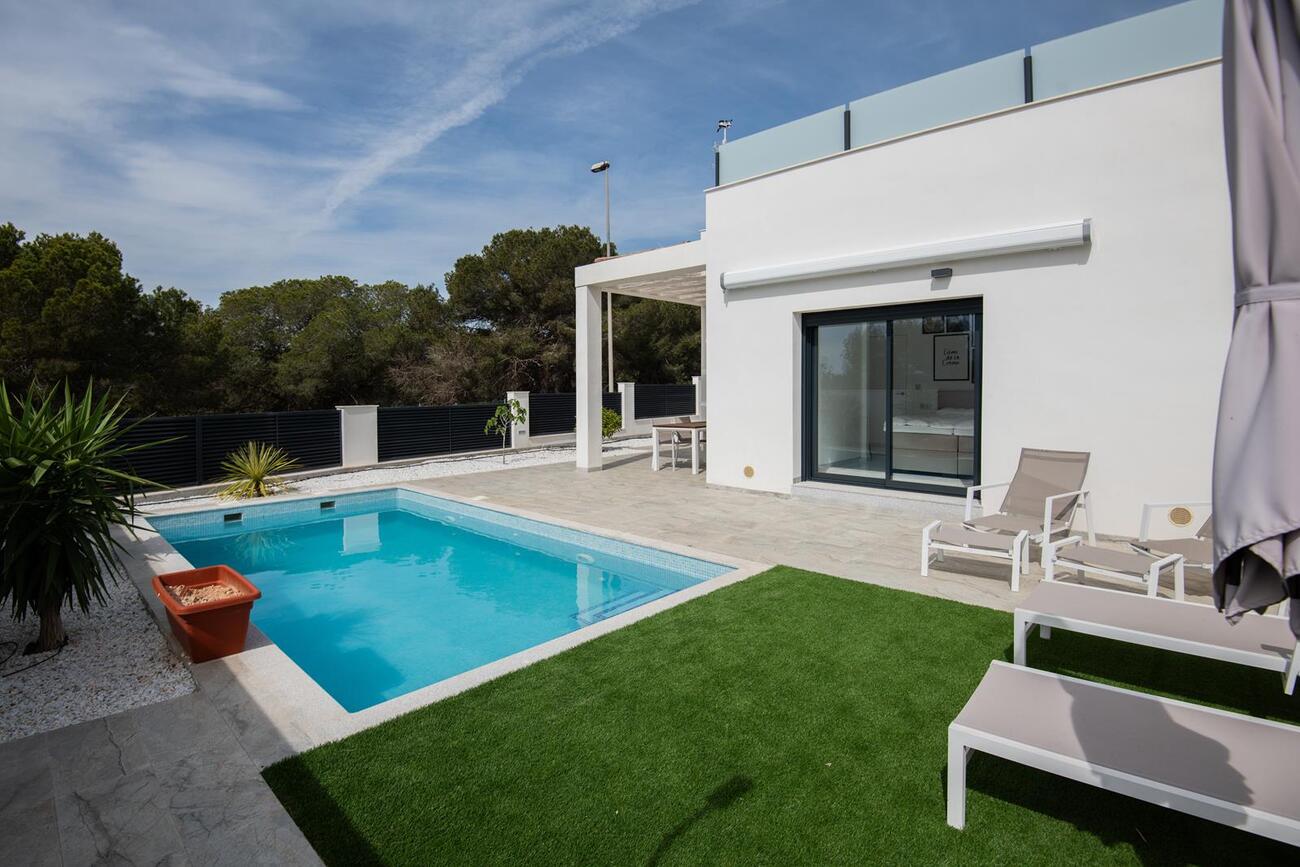 Villa for Sale in Pinar de Campoverde, Alicante