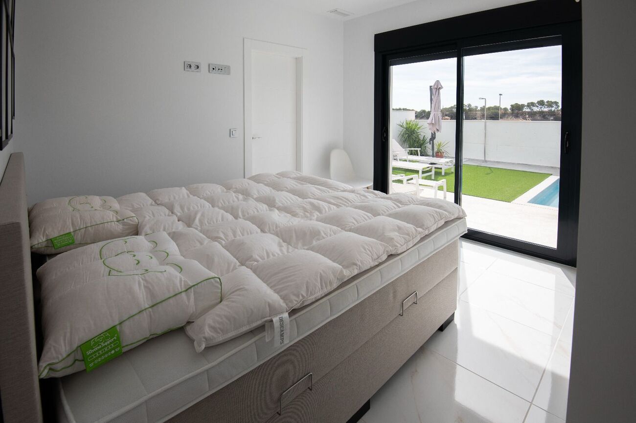 Villa for Sale in Pinar de Campoverde, Alicante