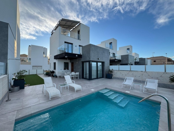 Villa for Sale in Torrevieja, Alicante