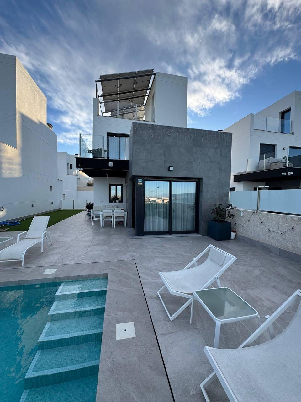 Villa for Sale in Torrevieja, Alicante