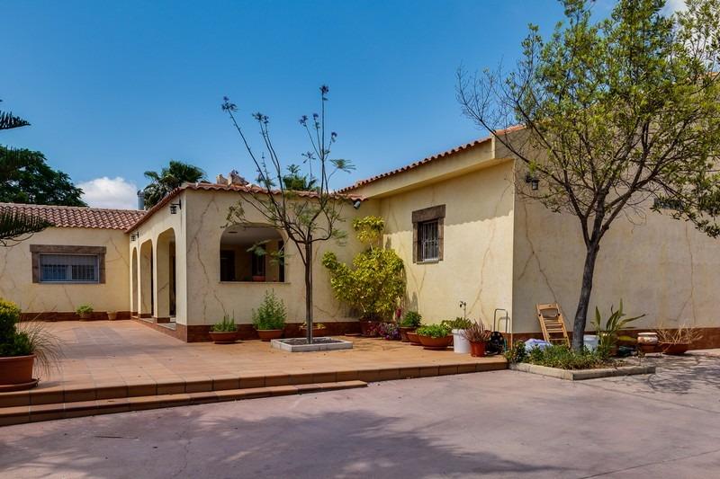 Villa for Sale in Los Montesinos, Alicante