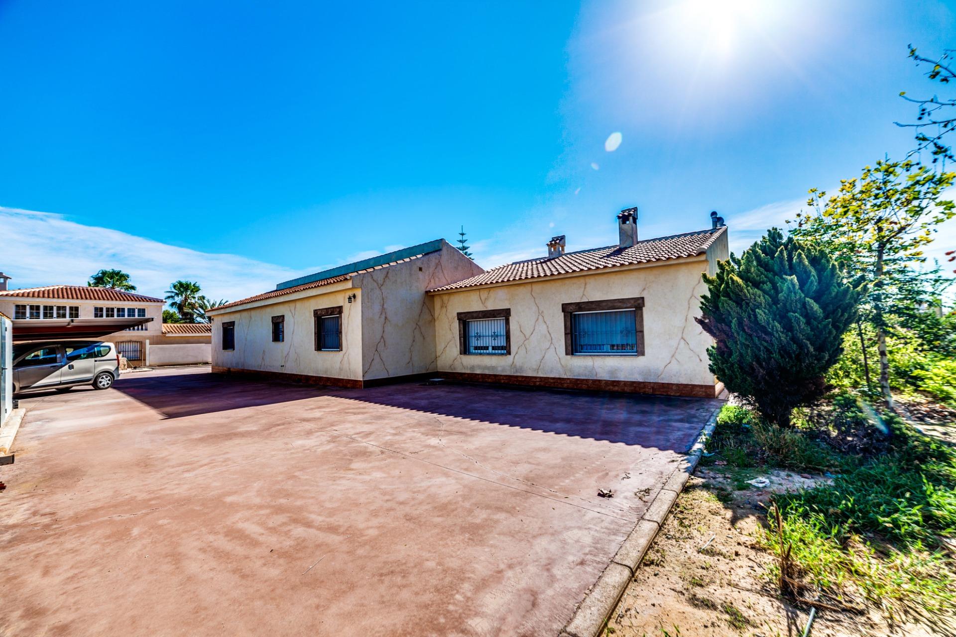 Villa for Sale in Los Montesinos, Alicante