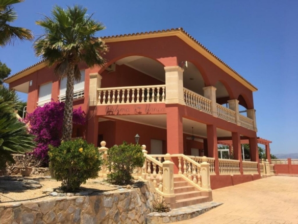 Villa for Sale in Alfas del Pi, Alicante