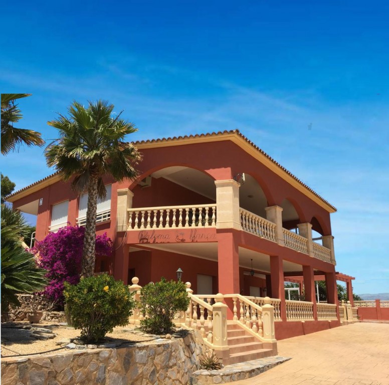 Villa for Sale in Alfas del Pi, Alicante