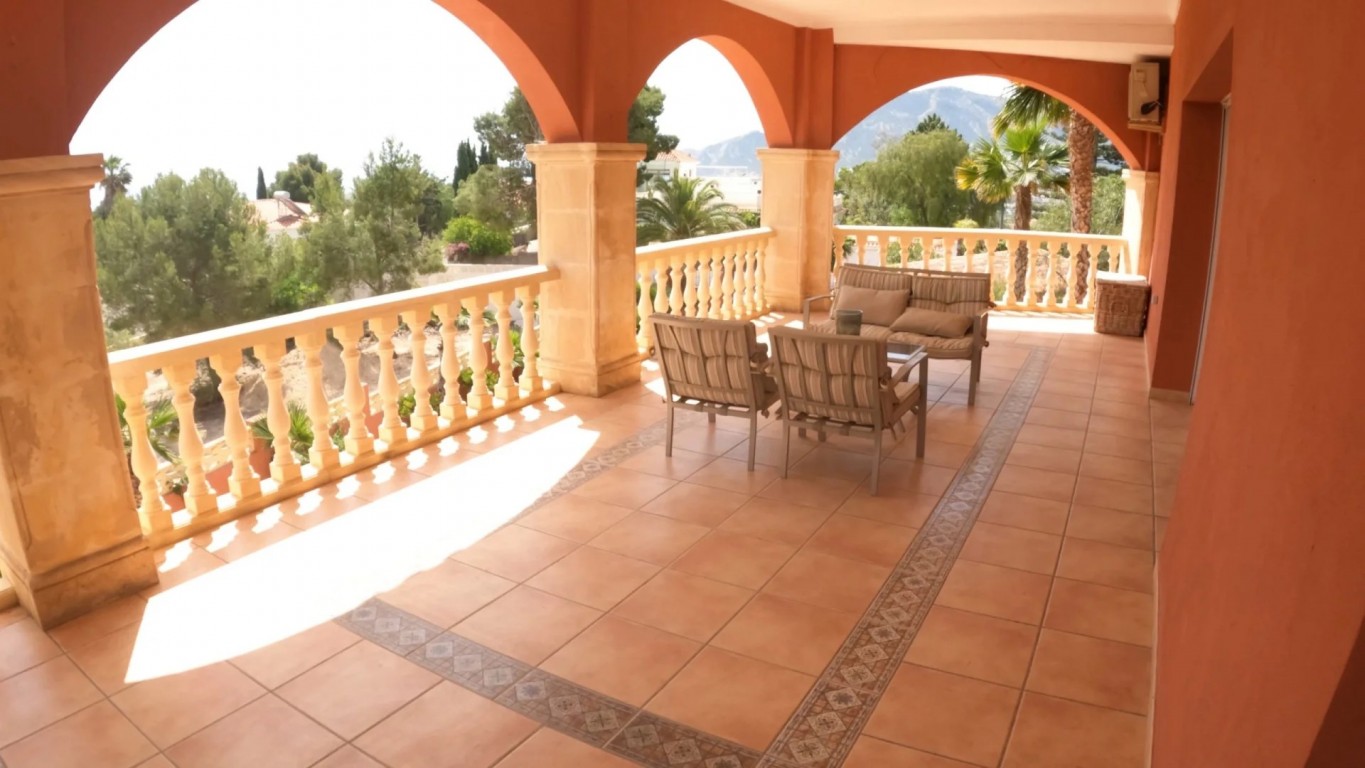 Villa for Sale in Alfas del Pi, Alicante