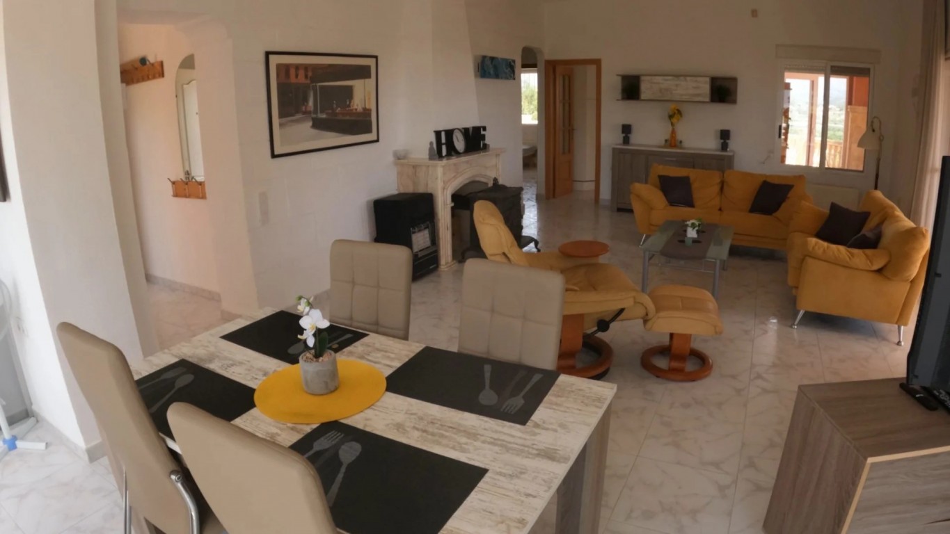 Villa for Sale in Alfas del Pi, Alicante