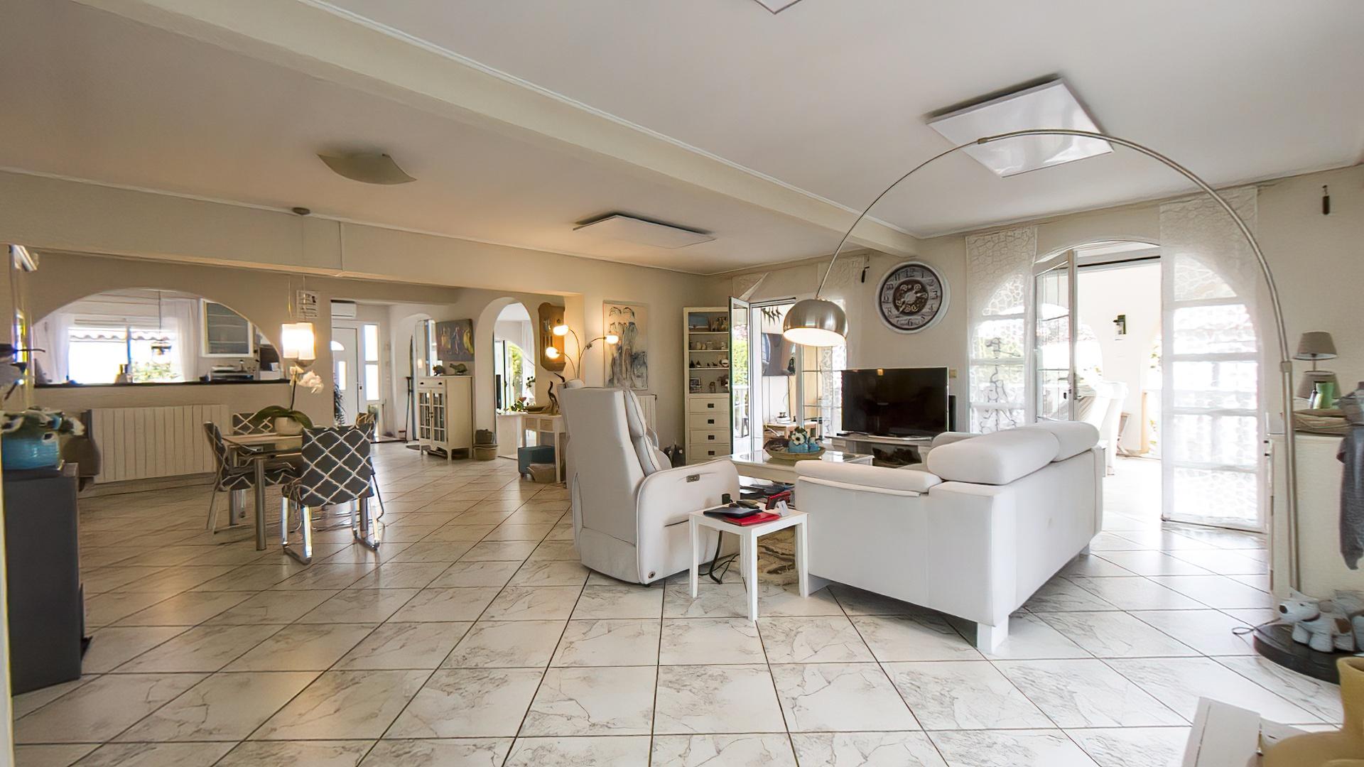 Villa for Sale in Torrevieja, Alicante