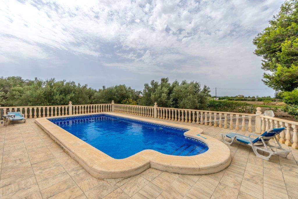 Country House for Sale in Dolores, Alicante