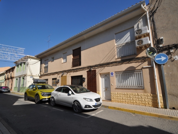 Town House for Sale in Pinoso, Alicante