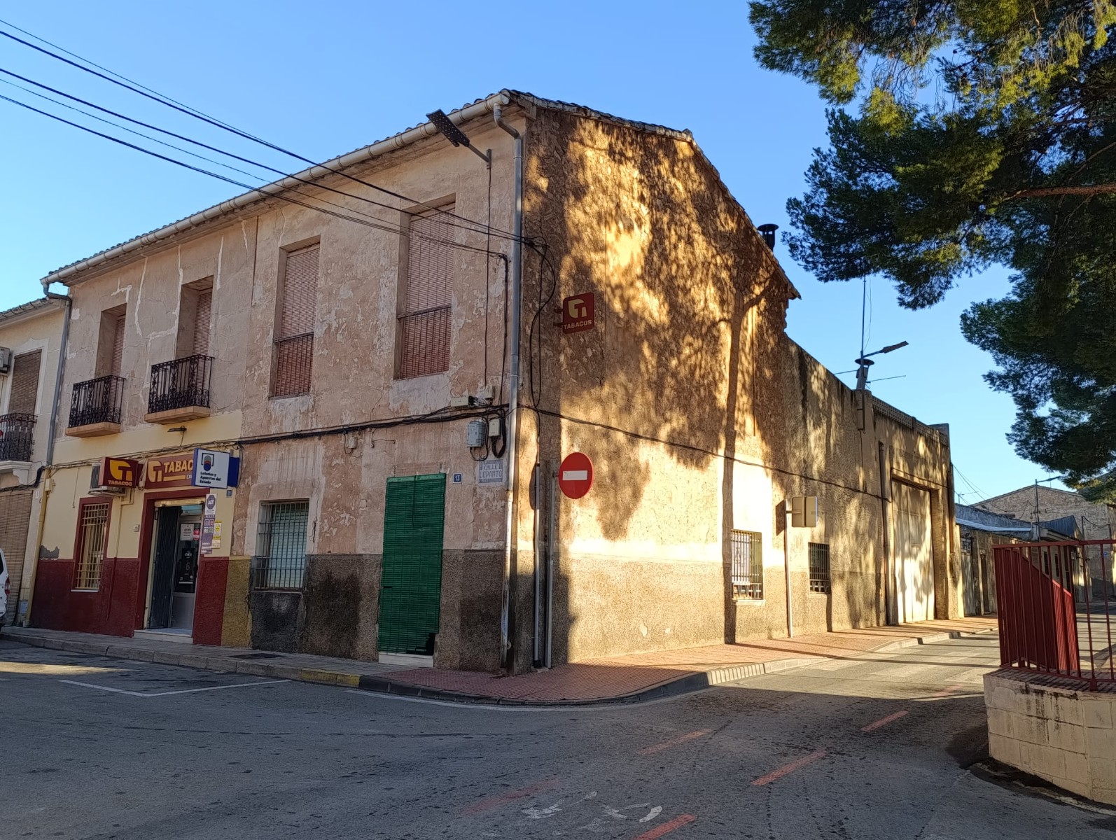 o_1ihnp3deo1s6uqes1pnp1oe2ip020 Town House for Sale in Pinoso, Alicante