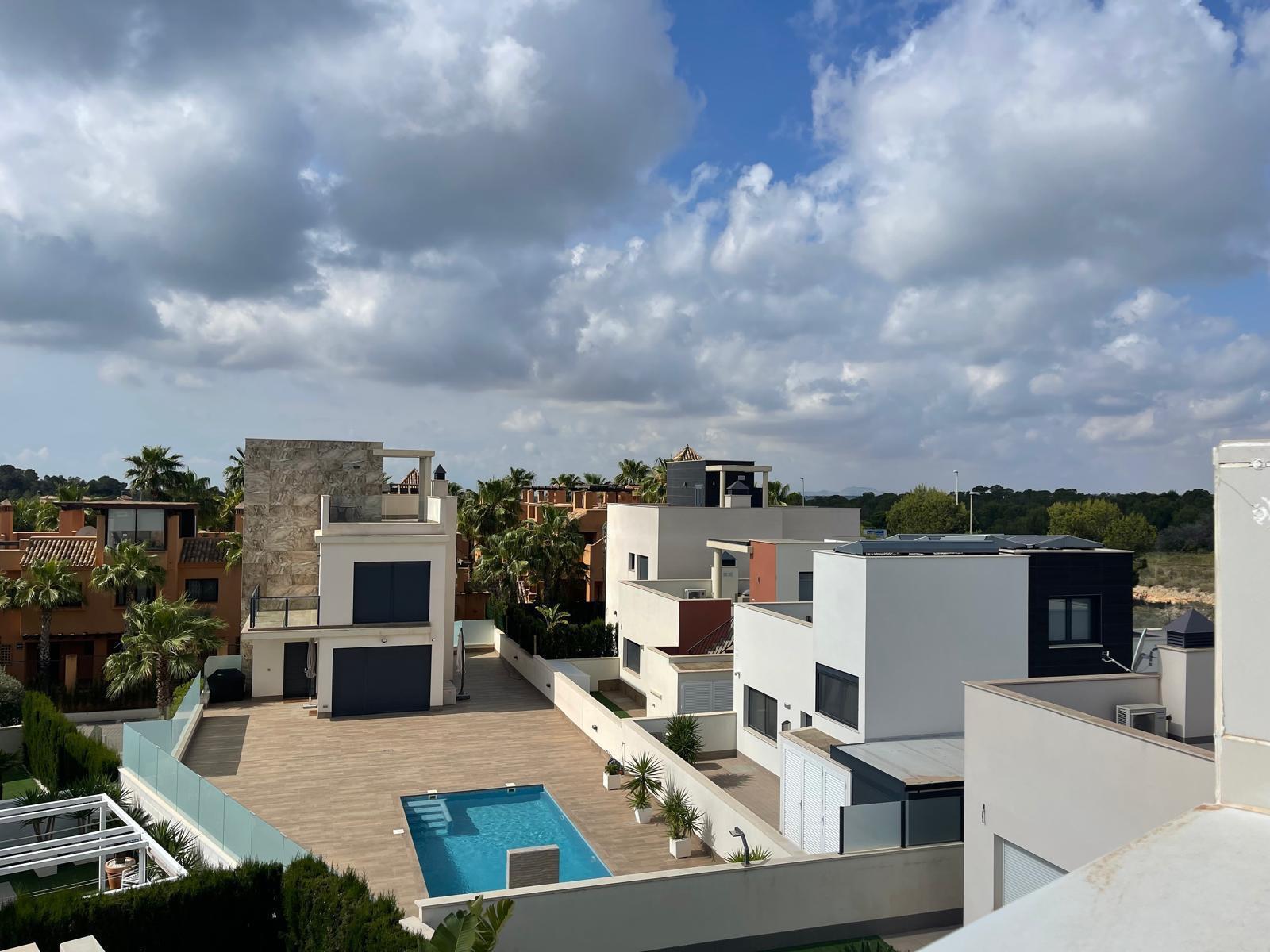 2-1 Villa for Sale in San Miguel de Salinas, Alicante