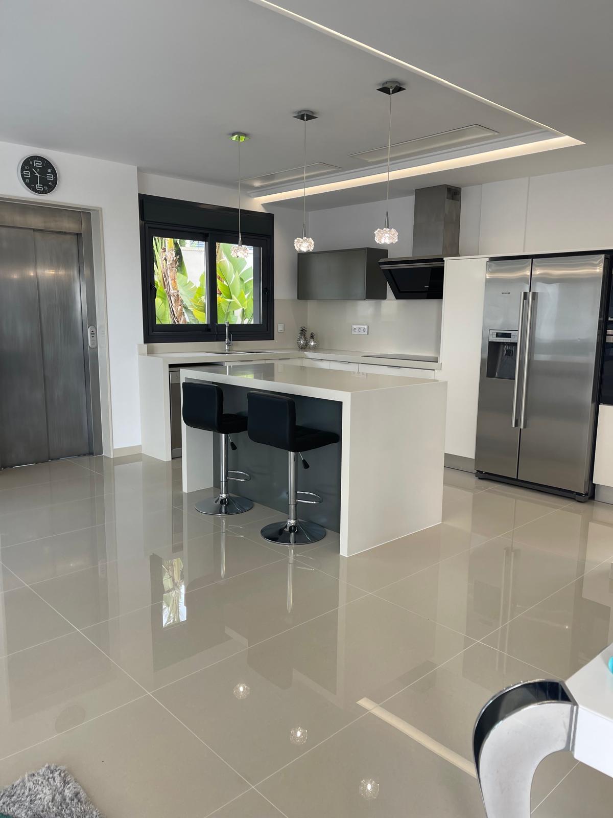 Villa for Sale in San Miguel de Salinas, Alicante