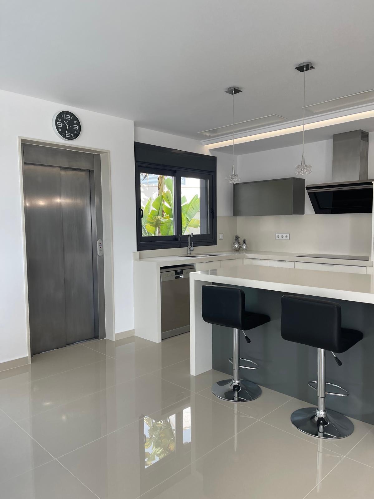 Villa for Sale in San Miguel de Salinas, Alicante