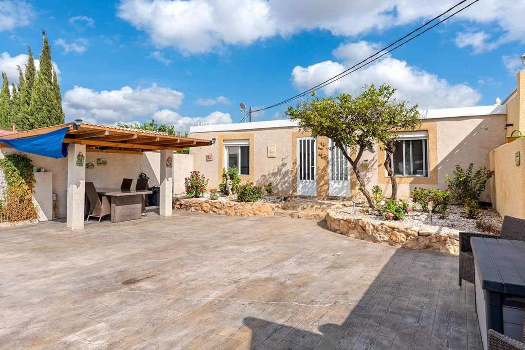 Finca for Sale in Los Montesinos, Alicante