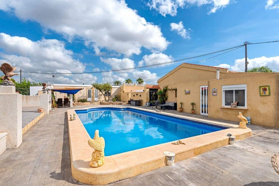 Finca for Sale in Los Montesinos, Alicante