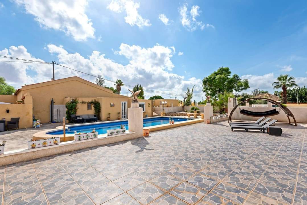 Finca for Sale in Los Montesinos, Alicante