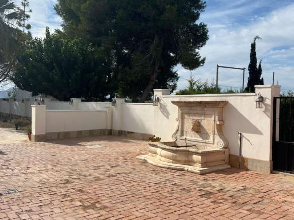 Villa for Sale in Almoradi, Alicante