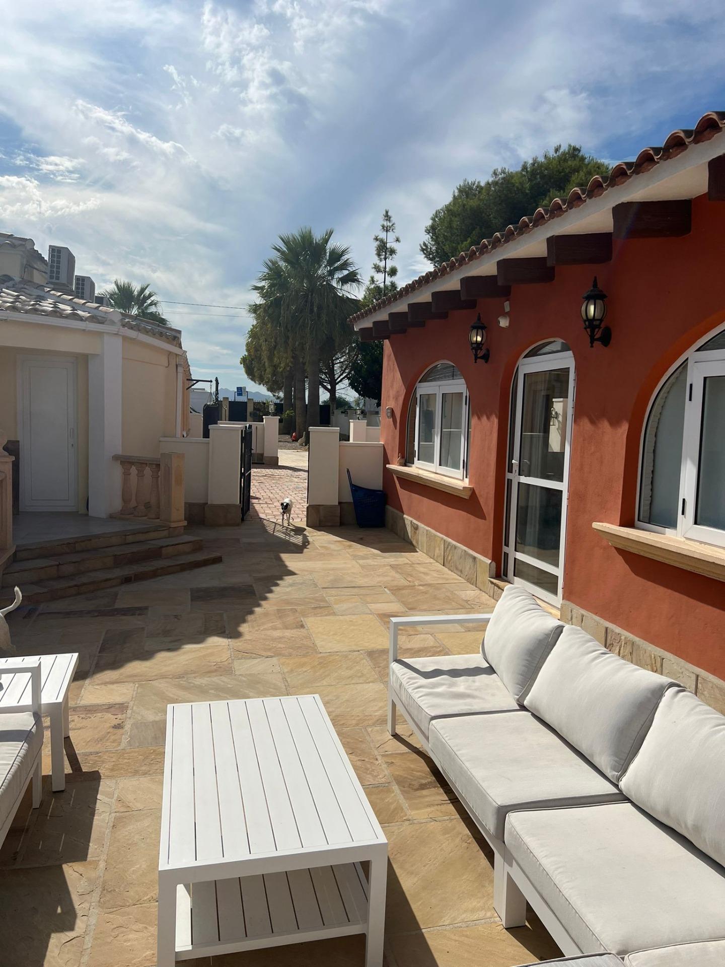 Villa for Sale in Almoradi, Alicante