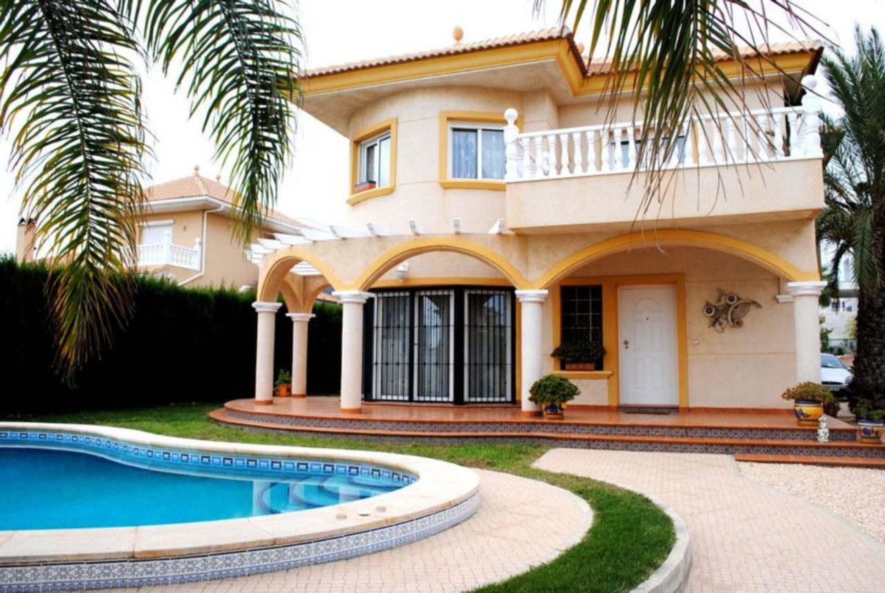 Villa for Sale in La Zenia, Alicante