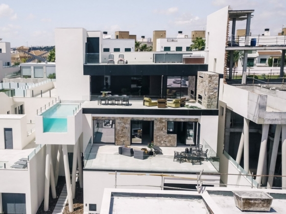 DESIGNER VILLA BY THE SEA