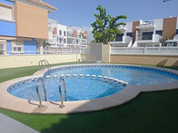 Town House in Pilar de La Horadada – YC419144