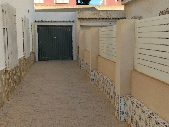 Town House in Pilar de La Horadada – YC418557