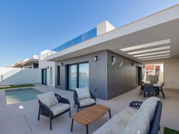 New Villas for Sale in Torrevieja – 2 km from the Sea – YC412633
